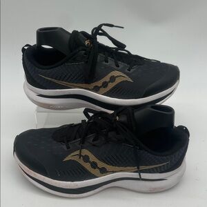 Saucony Endorphin KDZ LC Sneaker Big Kids Size 3.5 Blue Gold Black